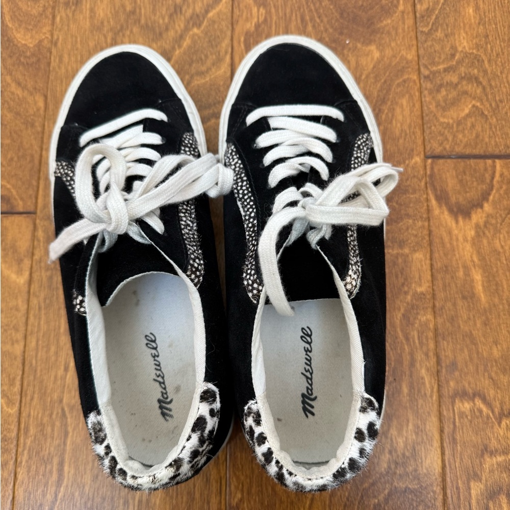 We designed our sneakers with the idea that shoes should be - Picture 7 of 8